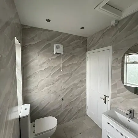 Comfort Triple Near Airport - 2 *