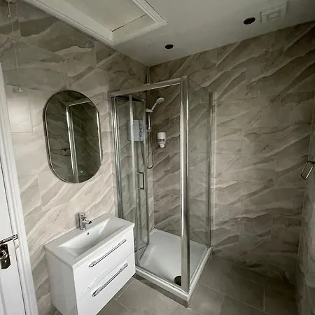 Ubytování v soukromí Comfort Triple Near Airport - 2 *