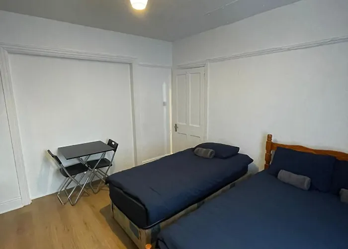 Comfort Triple Near Airport - 2 Dublin