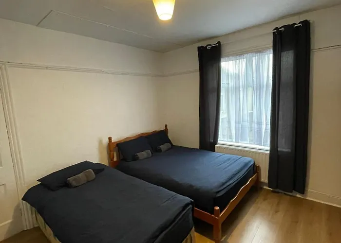 Comfort Triple Near Airport - 2 Dublin
