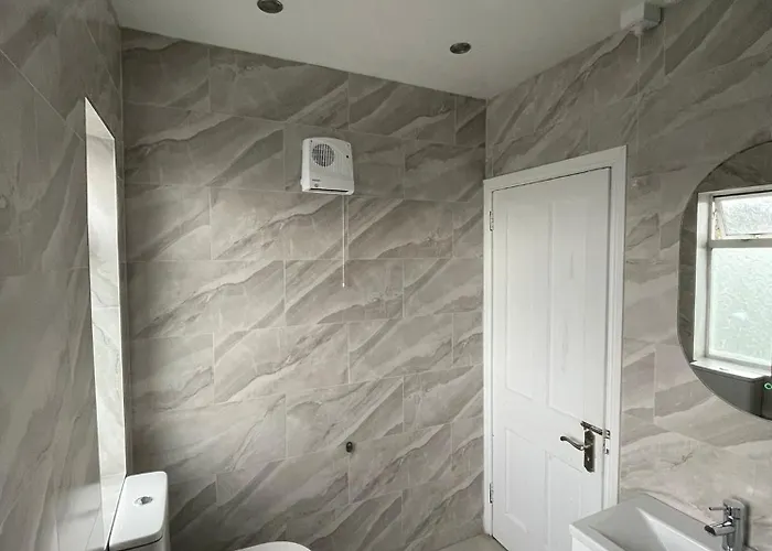 Comfort Triple Near Airport - 2 *